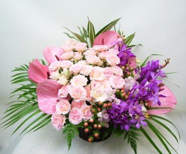 御誕生日アレンジメント、ご注文ありがとうございました。｜「銀座ニューフラワー」　（東京都中央区の花キューピット加盟店 花屋）のブログ