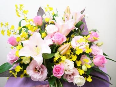 御誕生日アレンジメント、御注文ありがとうございました。｜「銀座ニューフラワー」　（東京都中央区の花キューピット加盟店 花屋）のブログ