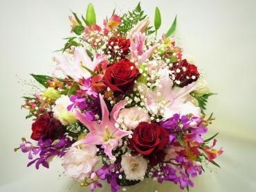 お誕生日アレンジメント・ご注文ありがとうございました。｜「銀座ニューフラワー」　（東京都中央区の花キューピット加盟店 花屋）のブログ