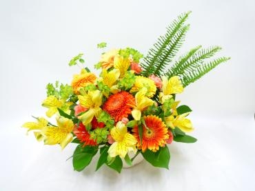 お誕生日アレンジメント・ご注文ありがとうございました。｜「銀座ニューフラワー」　（東京都中央区の花キューピット加盟店 花屋）のブログ