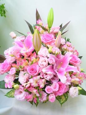 御誕生日アレンジメント、ご注文ありがとうございました。｜「銀座ニューフラワー」　（東京都中央区の花キューピット加盟店 花屋）のブログ