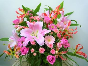 御祝アレンジメント・ご注文ありがとうございました。｜「銀座ニューフラワー」　（東京都中央区の花キューピット加盟店 花屋）のブログ