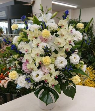 御葬儀　お供えアレンジメント　つぼ活け風｜「愛花」　（愛媛県松山市の花キューピット加盟店 花屋）のブログ