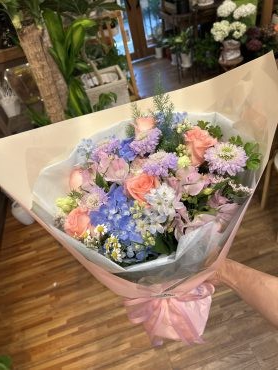 涼し気な色合いのアレンジメント｜「フローリスト飾り屋」　（鹿児島県鹿児島市の花キューピット加盟店 花屋）のブログ