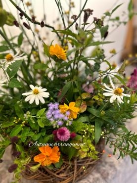秋色アレンジメント｜「フローリスト飾り屋」　（鹿児島県鹿児島市の花キューピット加盟店 花屋）のブログ