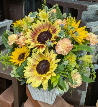 向日葵のアレンジメント｜「花かざり」　（大阪府大阪市城東区の花キューピット加盟店 花屋）のブログ