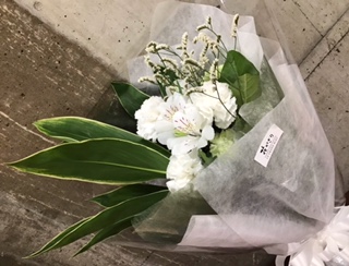 ホワイト系花束｜「花かざり」　（大阪府大阪市城東区の花キューピット加盟店 花屋）のブログ